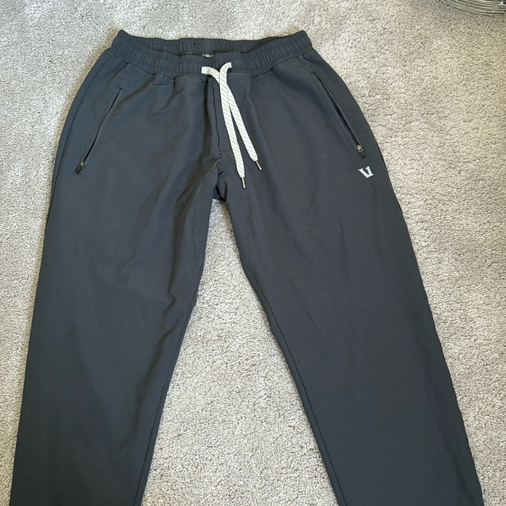 Vuori men’s small the rise the shine pant. Charcoal gray
